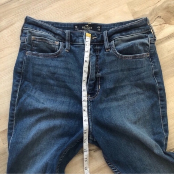 Hollister Women's Blue Distressed Straight Leg Jeans - Picture 7 of 8